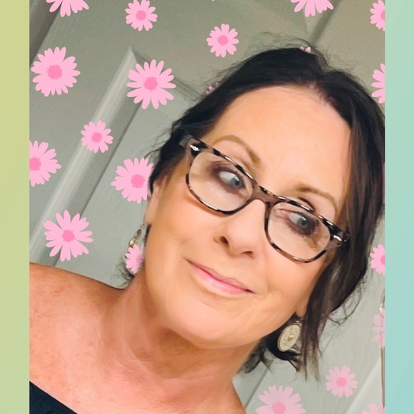 Meet your Posher, Meg - Picture 1 of 2